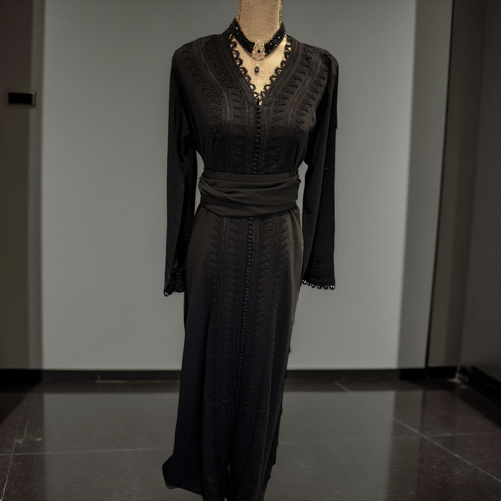 Caftan Noir Élégance